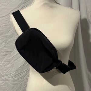 Universal Thread Black Crossbody Bag